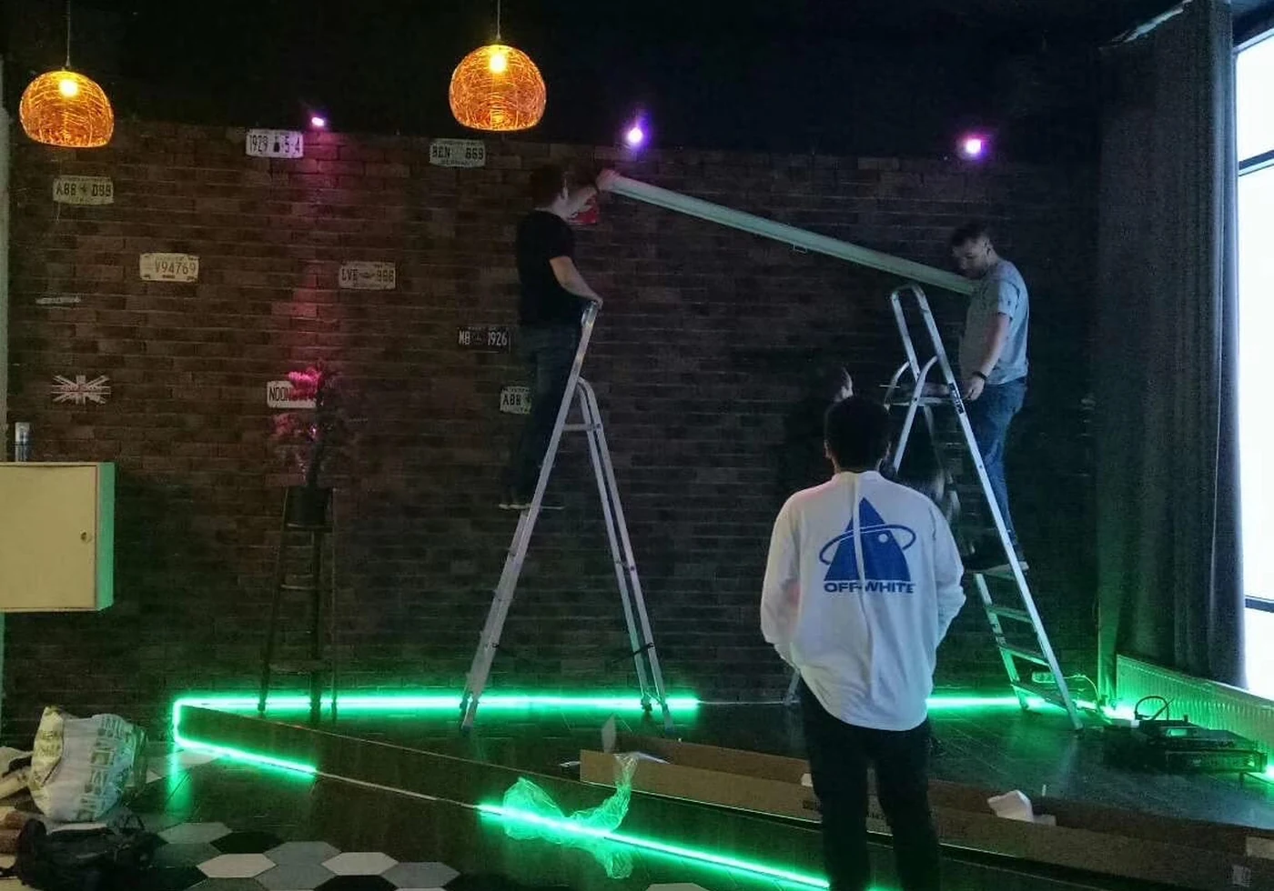 徐战翔参与圣彼得堡自营酒吧装修